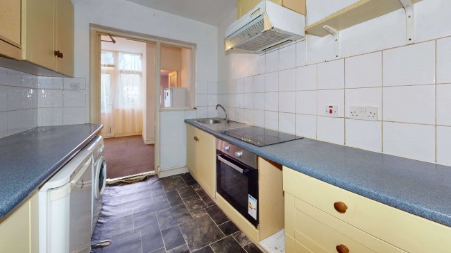 7 Huxley Gardens, Park Royal, London, NW10 7EB 4