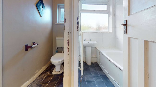 7 Huxley Gardens, Park Royal, London, NW10 7EB 4