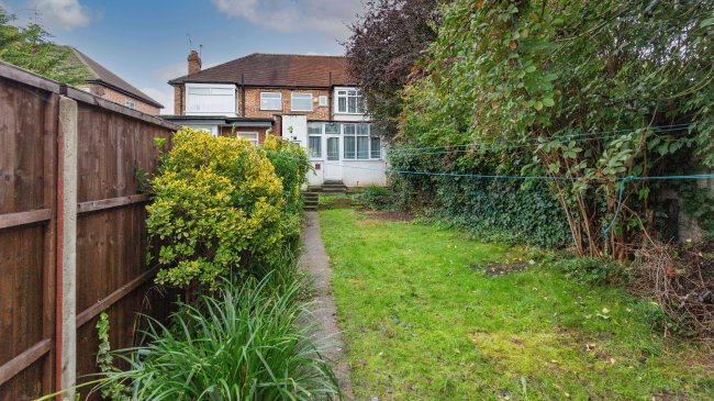 7 Huxley Gardens, Park Royal, London, NW10 7EB 4