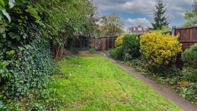 7 Huxley Gardens, Park Royal, London, NW10 7EB 4