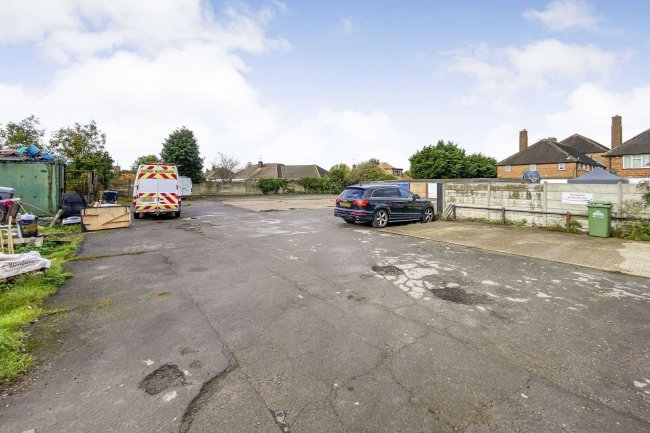 Plot B, Whitefields Road, Enfield EN8 0HD 7