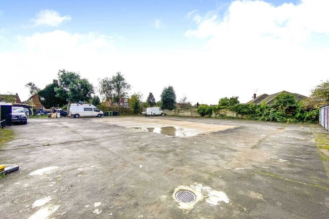 Plot B, Whitefields Road, Enfield EN8 0HD 7