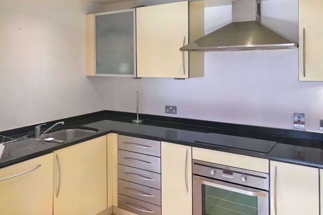 Flat 7, St. Nicholas Court, Ipswich, Suffolk, IP1 1TG 4