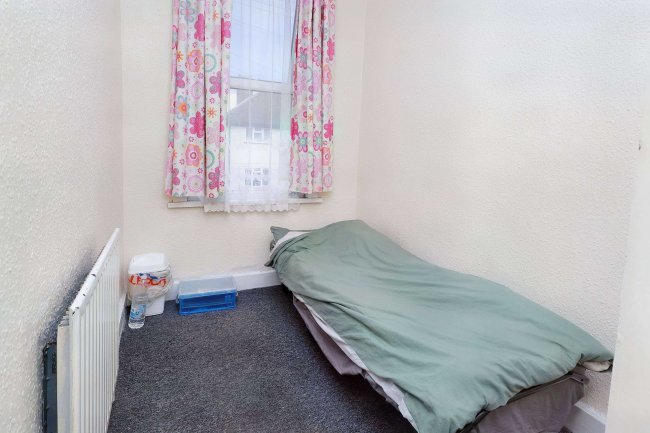 25 Huxley Road, Leyton, London, E10 5QT 7