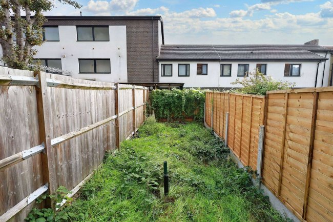 25 Huxley Road, Leyton, London, E10 5QT 7
