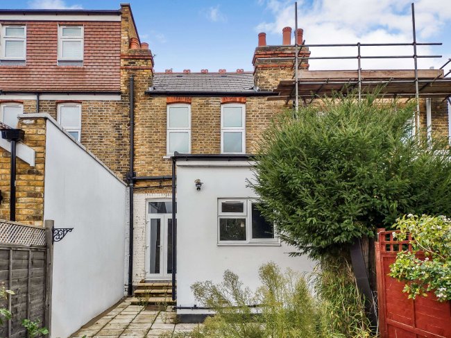 41 Convent Gardens, Ealing, W5 4UT 9