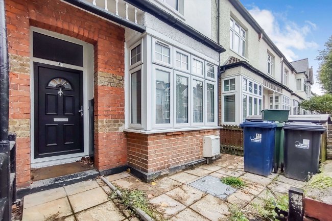 41 Convent Gardens, Ealing, W5 4UT 9