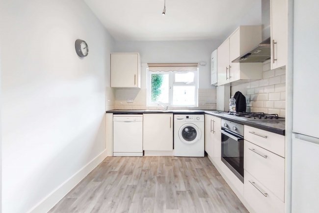 41 Convent Gardens, Ealing, W5 4UT 9