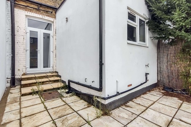 41 Convent Gardens, Ealing, W5 4UT 9