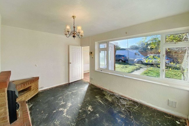 33 Devonshire Green, Farnham Royal, Slough, SL2 3DX 7