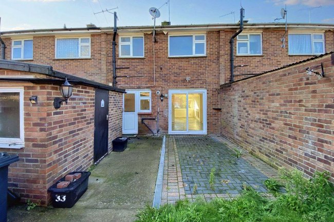 33 Devonshire Green, Farnham Royal, Slough, SL2 3DX 7