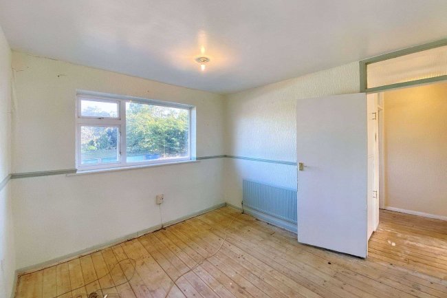 33 Devonshire Green, Farnham Royal, Slough, SL2 3DX 7
