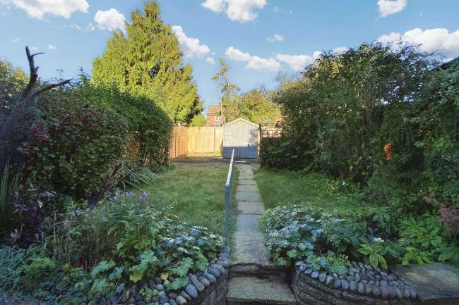 16 Rowan Close, Beaconsfield, Buckinghamshire, HP9 1BE 5