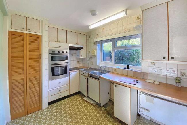 16 Rowan Close, Beaconsfield, Buckinghamshire, HP9 1BE 5