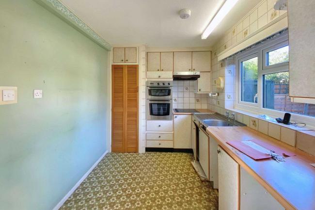 16 Rowan Close, Beaconsfield, Buckinghamshire, HP9 1BE 5