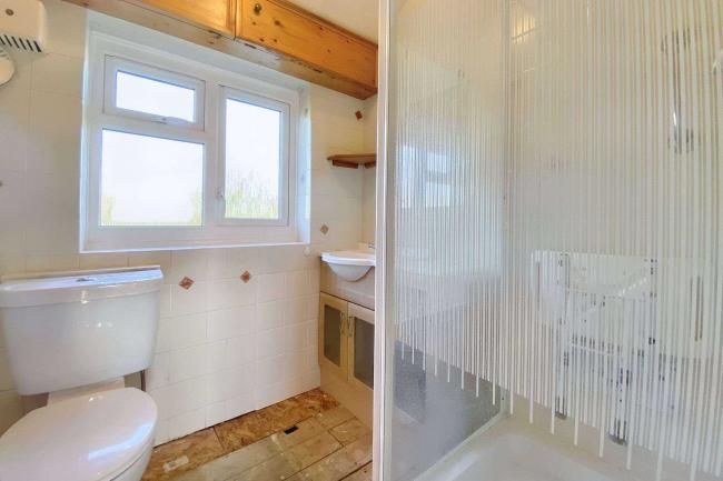 16 Rowan Close, Beaconsfield, Buckinghamshire, HP9 1BE 5