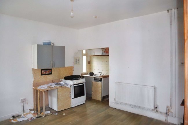 12 Drewry Road, Keighley, BD21 2PU 9
