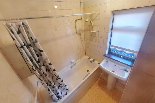 70 Allendale Avenue, Nottingham, NG8 5RE 3