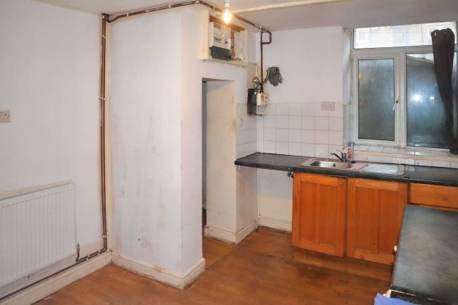 87 Victoria Road, Keighley, West Yorkshire, BD21 1JF 4