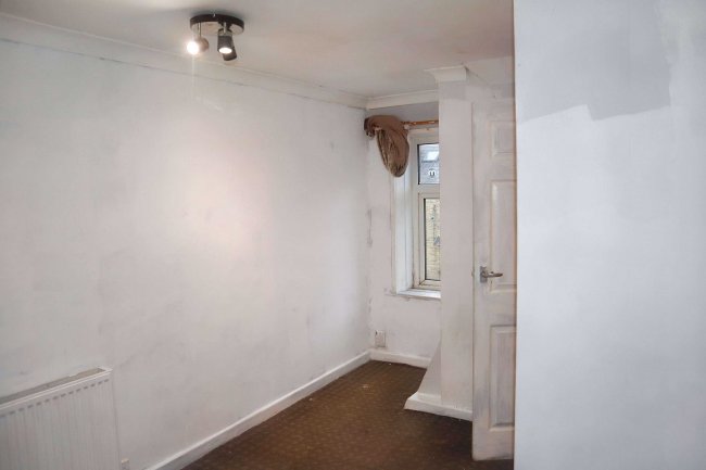 87 Victoria Road, Keighley, West Yorkshire, BD21 1JF 4