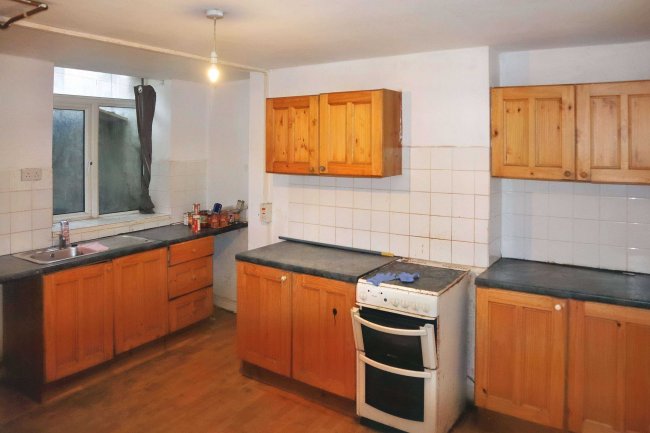 87 Victoria Road, Keighley, West Yorkshire, BD21 1JF 4