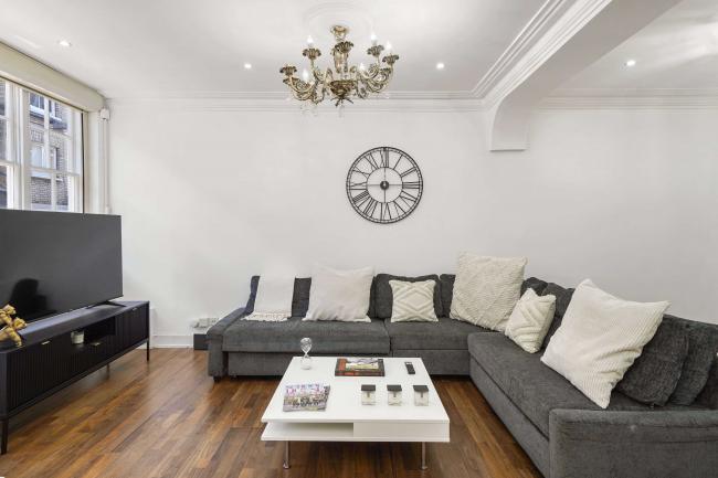 4 Elvaston Mews, South Kensington, London SW7 5HY 1