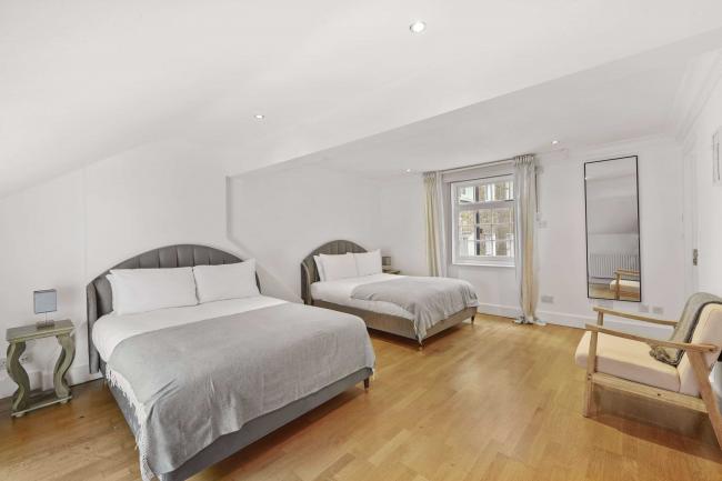 4 Elvaston Mews, South Kensington, London SW7 5HY 1