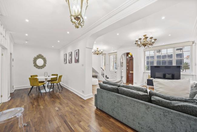 4 Elvaston Mews, South Kensington, London SW7 5HY 1