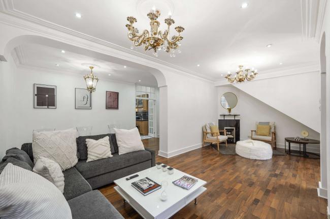 4 Elvaston Mews, South Kensington, London SW7 5HY 1