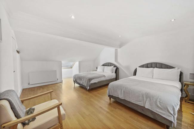 4 Elvaston Mews, South Kensington, London SW7 5HY 1