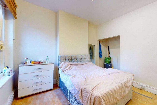 408 Brighton Road, South Croydon, CR2 6AN 7