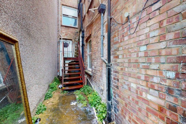 408 Brighton Road, South Croydon, CR2 6AN 7