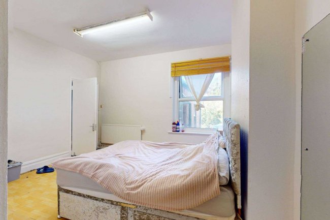 408 Brighton Road, South Croydon, CR2 6AN 7