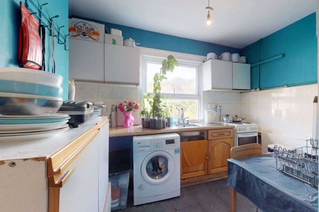 408 Brighton Road, South Croydon, CR2 6AN 7