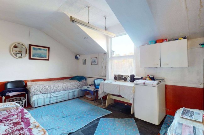 408 Brighton Road, South Croydon, CR2 6AN 7