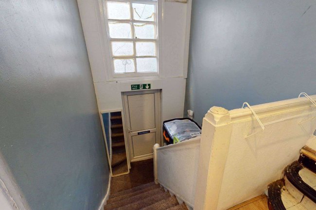 408 Brighton Road, South Croydon, CR2 6AN 7