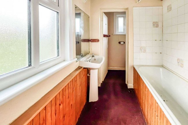 40 Hall Lane, Shenfield, Essex, CM15 9AN 9