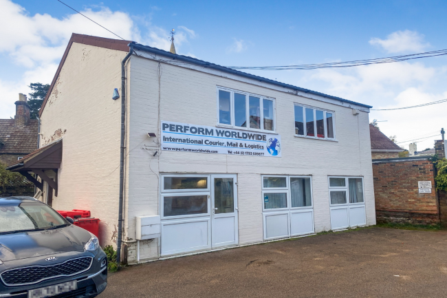 7a Horton Road, Datchet, Berkshire SL3 9EN 1