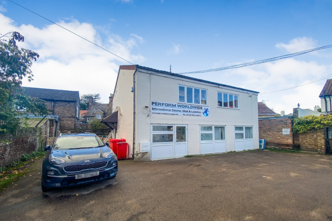 7a Horton Road, Datchet, Berkshire SL3 9EN 1