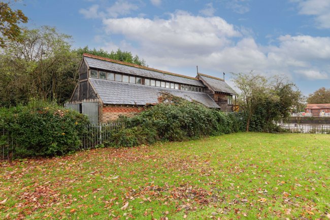 Aldous Boathouse, 20a Manor Road, Teddington, TW11 8BG 5