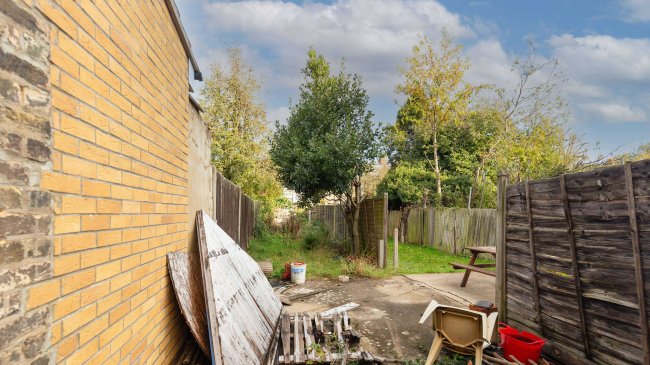 FF Flat B, 92 Wanstead Park Avenue, Manor Park, E12 5EF 6