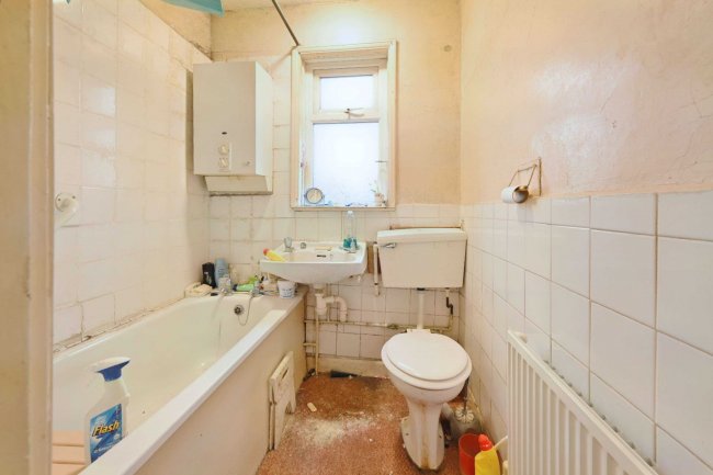28 Hill Park Road, Gosport, Hampshire, PO12 3EB 1