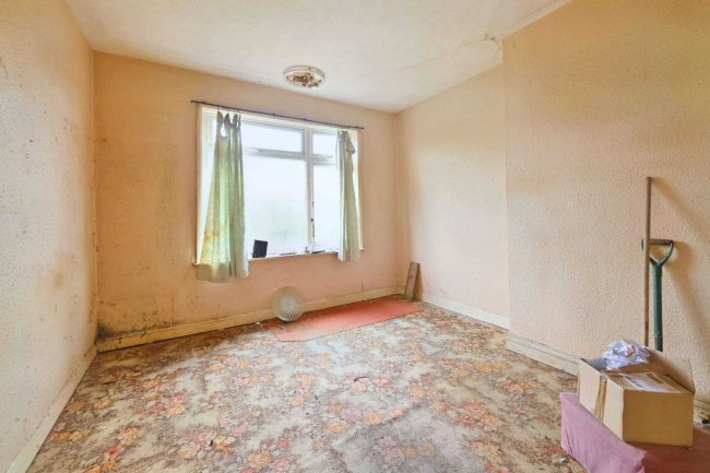 28 Hill Park Road, Gosport, Hampshire, PO12 3EB 1