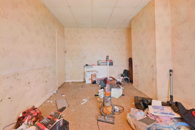 28 Hill Park Road, Gosport, Hampshire, PO12 3EB 1