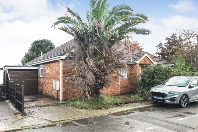 1 Hayes Lane, Canvey Island, SS8 0ES 9