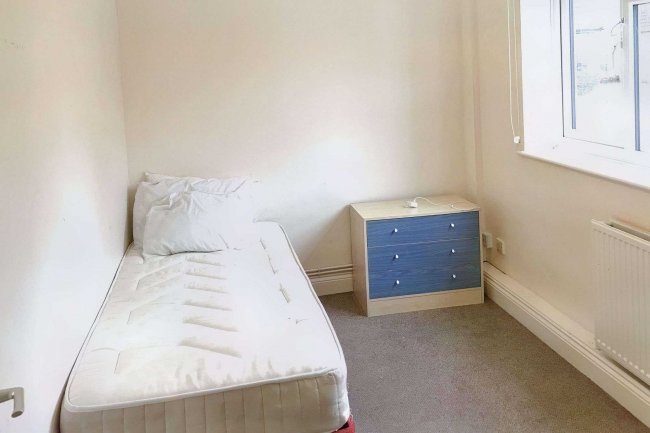 22 Wythefield, Basildon, Essex, SS13 3EN 8