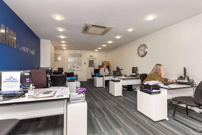 121 Rushey Green, Catford, SE6 4AA 3