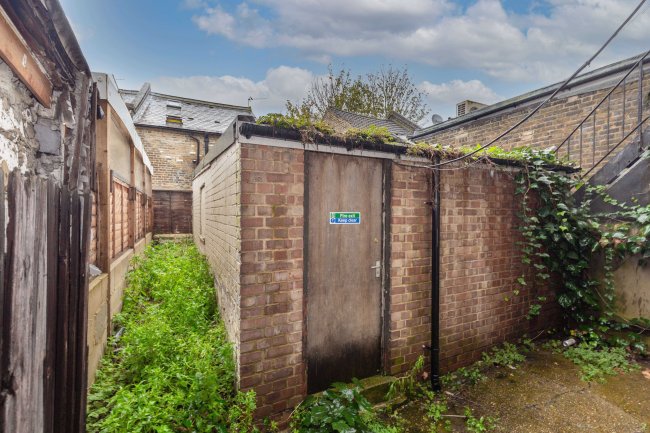 121 Rushey Green, Catford, SE6 4AA 3