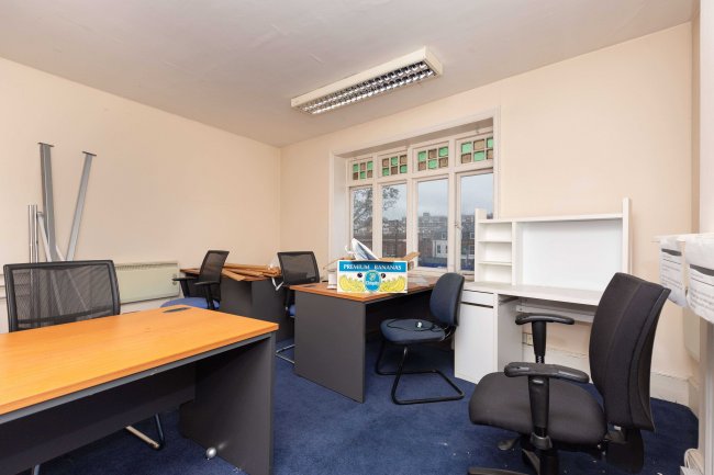 121 Rushey Green, Catford, SE6 4AA 3