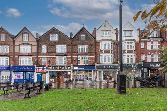 121 Rushey Green, Catford, SE6 4AA 3